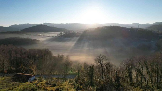 Pus Güneşle Birlikte Kartpostallık Görüntüler Oluşturdu