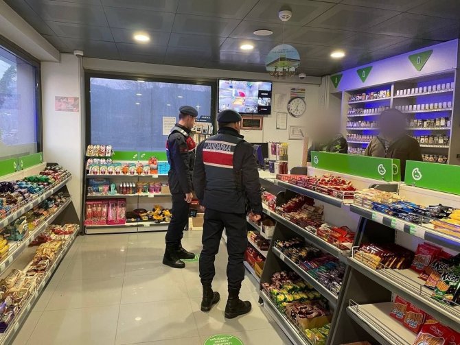 Jandarma Yılbaşı Gecesi 818 Personelle 4 Bin 386 Kişiyi Sorguladı