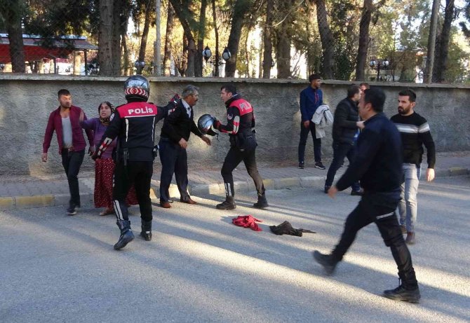İ̇ki Aile Arasında Palalı, Satırlı Kavga: 10 Gözaltı