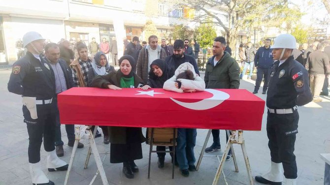 Hayatını Kaybeden Polis Memuru Toprağa Verildi