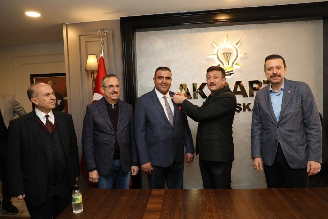 Ak Parti İ̇zmir’den Oda Başkanlarına Rozet