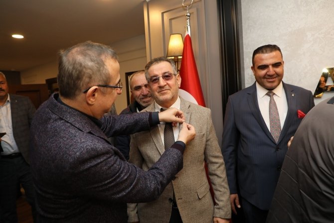 Ak Parti İ̇zmir’den Oda Başkanlarına Rozet