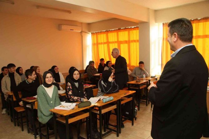 Başkan Soykan’dan Öğrencilerin Yüzünü Güldüren Hareket