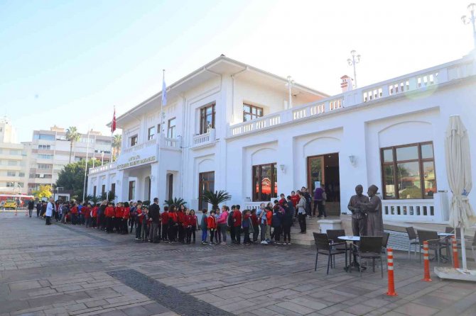 Antalya Şehir Tiyatroları Her Hafta Çocuklarla Buluşuyor