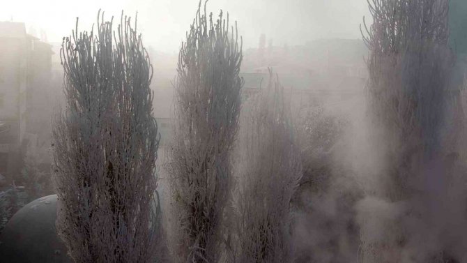 Göle Eksi 21,6 Derece İle Buz Tuttu