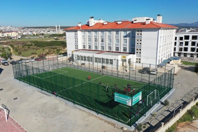 Didim Anadolu İ̇mam Hatip Lisesi’nde Halı Saha Hizmete Girdi