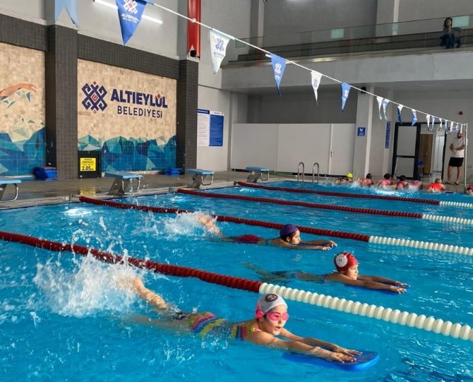 Balıkesir’de Yüzme Bilmeyen Kalmayacak