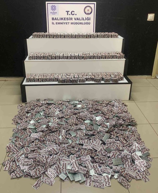 Kargo Paketinde 40 Bin 180 Adet Uyarıcı Hap Ele Geçirildi