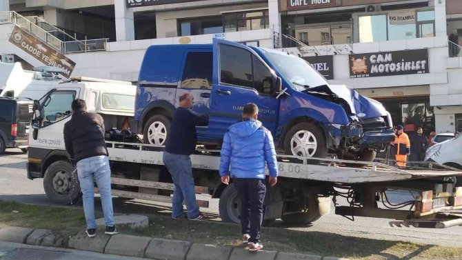 Başakşehir’de Kaza: 5 Yaralı