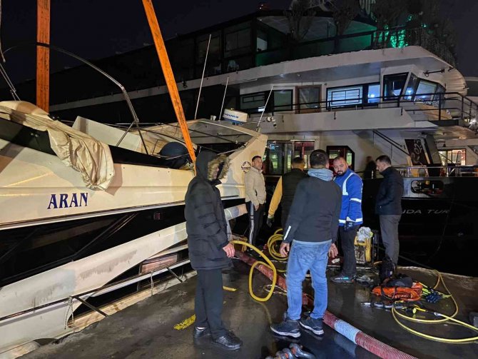 Bebek’te Lüks Tekne Sulara Gömüldü