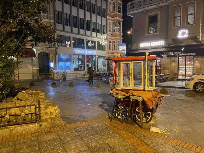 Galata Kulesi Önünde Şüpheli Paket Paniğe Neden Oldu, Kafeler Boşaltıldı