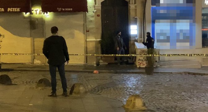 Galata Kulesi Önünde Şüpheli Paket Paniğe Neden Oldu, Kafeler Boşaltıldı