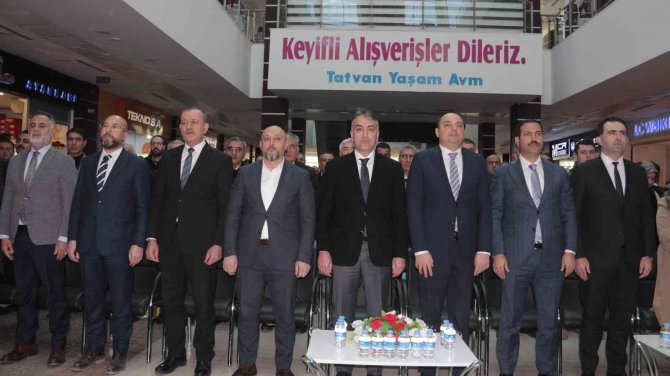 Tatvan Doğu Anadolu Kitap Fuarı Okur Severlerle Buluştu