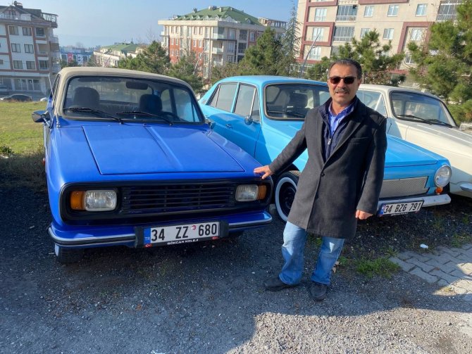 56 Yaşındaki Öğretmen, İzlediği Haberden Etkilenerek Anadol Marka Otomobil Koleksiyonu Yaptı