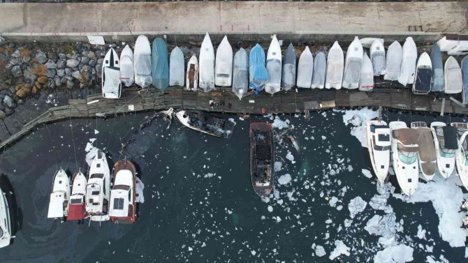 Caddebostan Yat Limanında Yanan Tekneler Havadan Görüntülendi