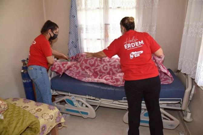 Başkan Erdem’in Dost Eli 29 Bin Aileye Uzandı