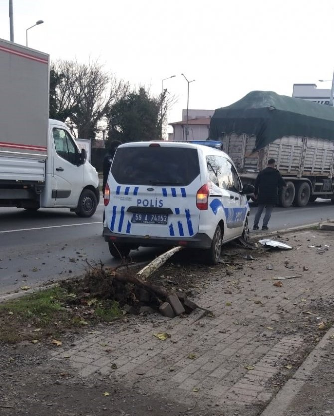 Polis Otosu ’Dur’ İhtarına Uymayan Aracı Kovalarken Kaza Yaptı: 1 Yaralı