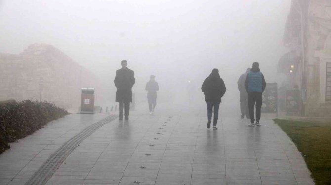 Edirne’de Yoğun Sis Etkili Oluyor