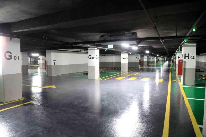 Cumhuriyet Meydanı Yer Altı Otoparkı Hizmete Açılıyor