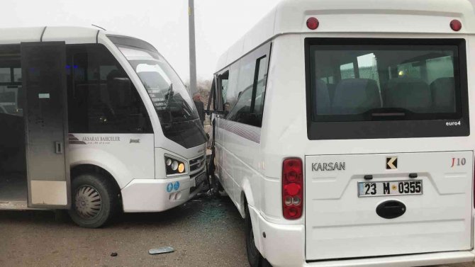 Elazığ’da Minibüsler Çarpıştı: 1 Yaralı