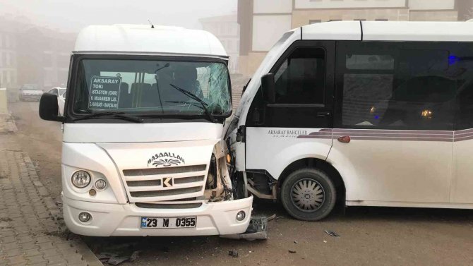 Elazığ’da Minibüsler Çarpıştı: 1 Yaralı