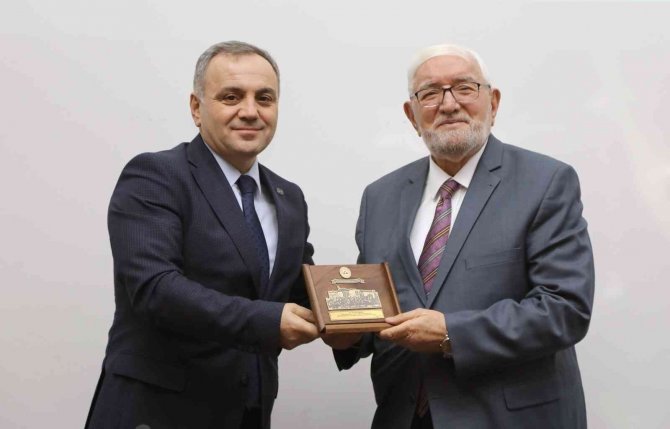 Emekli Diyanet İ̇şleri Başkan Yardımcısı Necmettin Nursaçan, Erü’de Öğrenciler İle Buluştu