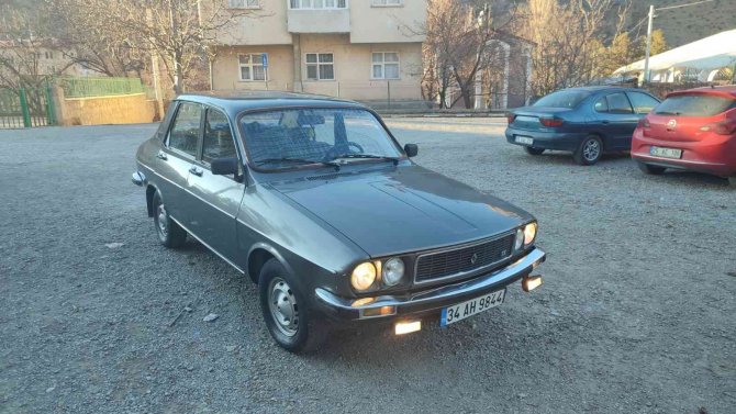 1987 Model Aracına Gözü Gibi Bakıyor