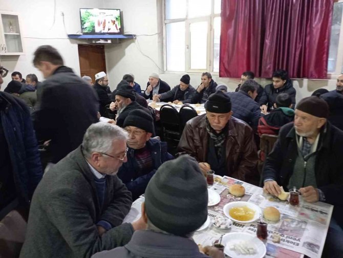 Gediz’de “Ailece Camideyiz, Milletçe Duadayız” Sabah Namazı Buluşması