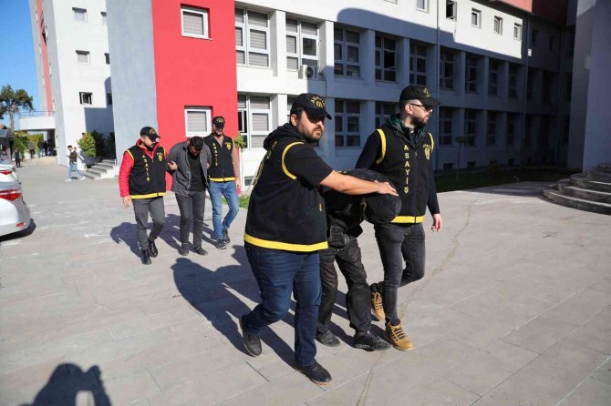 Kanser Hastası Yaşlı Kadını Dakikalarca Dövüp Gasp Etti