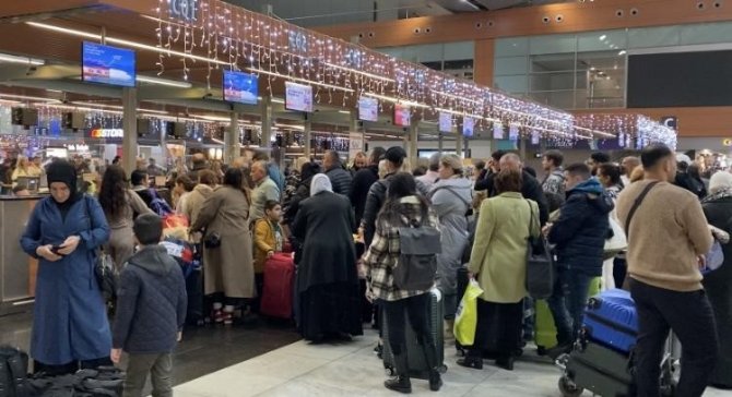 Sabiha Gökçen Havalimanında Sis Nedeniyle Seferlerde Aksama