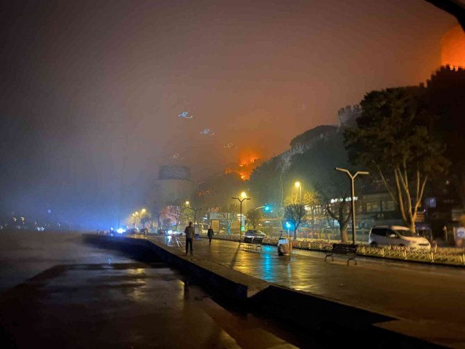 İ̇stanbul’da Sis Etkili Olmaya Devam Ediyor