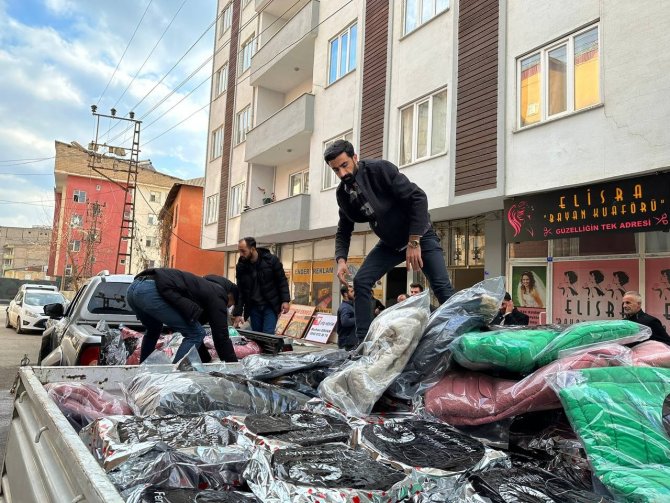 İ̇stanbullu İş İnsanından Hakkarili Çocuklara Yılbaşı Hediyesi