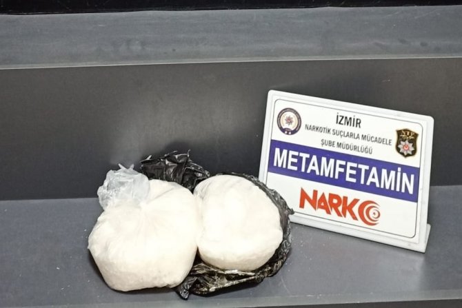 İ̇zmir’de 2 Kilogram Metamfetamin Ele Geçirildi