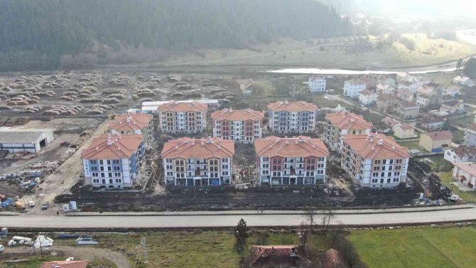 İ̇lçede İnşa Edilen Toki̇ Konutları, 600 Yıllık Coğrafi İşaretli Yöresel Kıyafetlerin Renkleriyle Boyandı