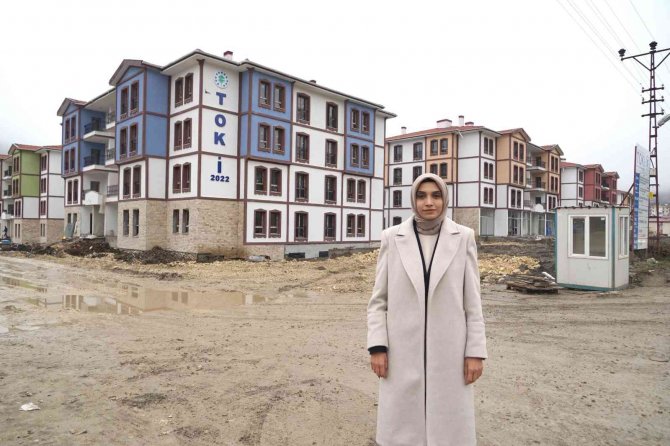 İ̇lçede İnşa Edilen Toki̇ Konutları, 600 Yıllık Coğrafi İşaretli Yöresel Kıyafetlerin Renkleriyle Boyandı