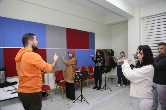 Büyükşehir Belediyesi Konservatuvarı’nda Birbirinden Güzel Kurslar Veriliyor