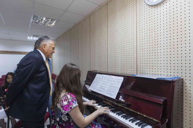 Büyükşehir Belediyesi Konservatuvarı’nda Birbirinden Güzel Kurslar Veriliyor