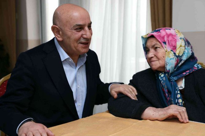 Keçiören Belediye Başkanı Altınok, Huzurevinde Yeni Yılı Kutladı