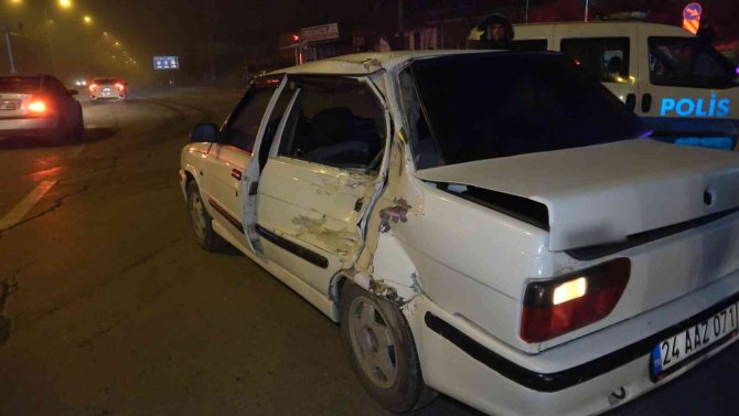 Otomobil İle Pikap Çarpıştı: 4 Yaralı