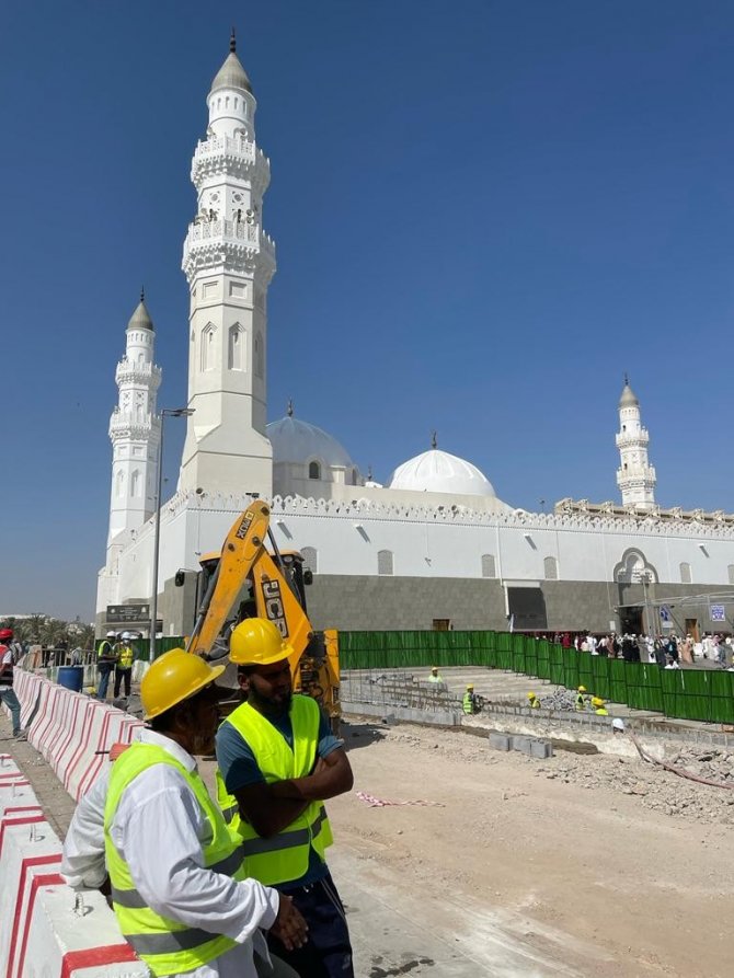 Suudi Arabistan, Medine’deki Mübarek Ziyaret Mekanlarını Tamir Ediyor