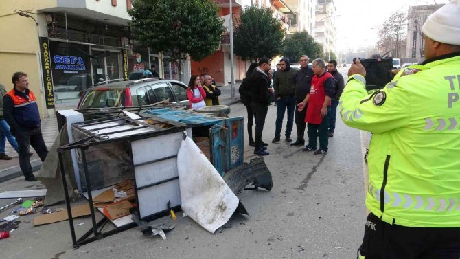 Üç Aracın Karıştığı Kazada Tartışan Sürücüleri Polis Sakinleştirdi
