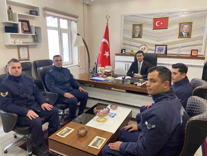 Terör Suçlusunu Yakalayan Jandarmaya Kaymakamdan Başarı Belgesi