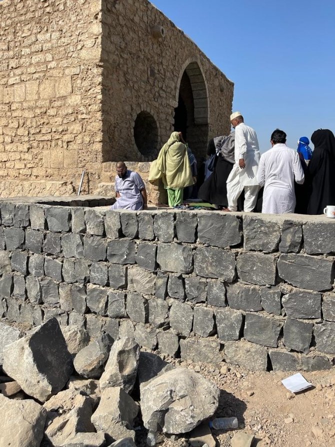 Suudi Arabistan, Medine’deki Mübarek Ziyaret Mekanlarını Tamir Ediyor