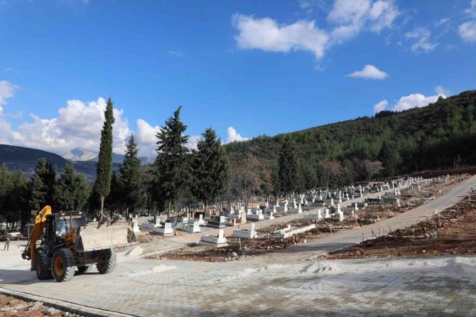 Yatağan, Milas Ve Menteşe Şehir Mezarlıkları Yenilendi