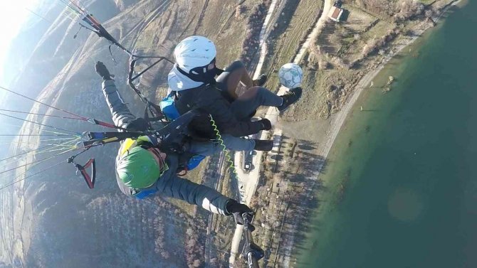 Yerden 350 Metre Yükseklikte Top Sektirdi