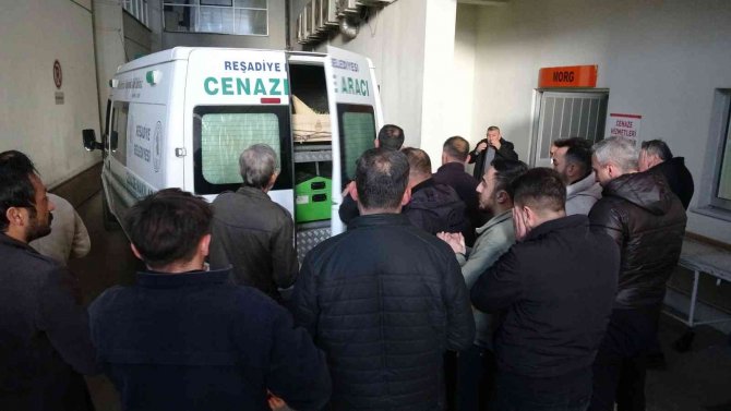 Kasabın Bıçaklayarak Öldürdüğü Gencin Yakınları Gözyaşına Boğuldu