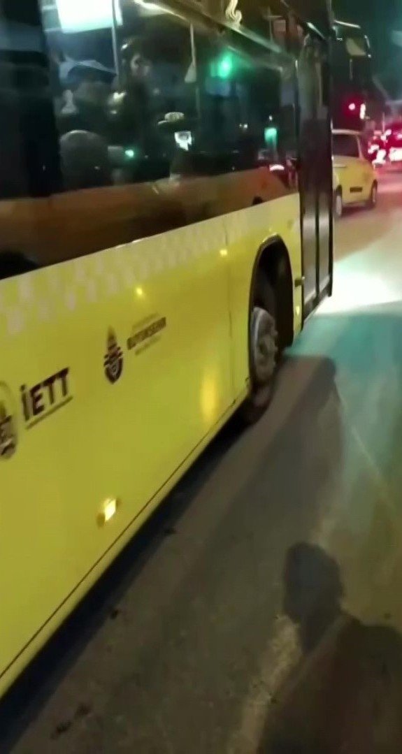 Sancaktepe’de İ̇ett Otobüsleri Durakta Durmadı, Vatandaşlar Durakta Kaldı