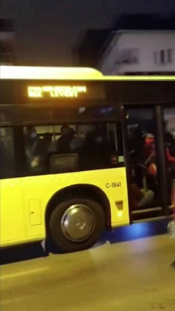 Sancaktepe’de İ̇ett Otobüsleri Durakta Durmadı, Vatandaşlar Durakta Kaldı