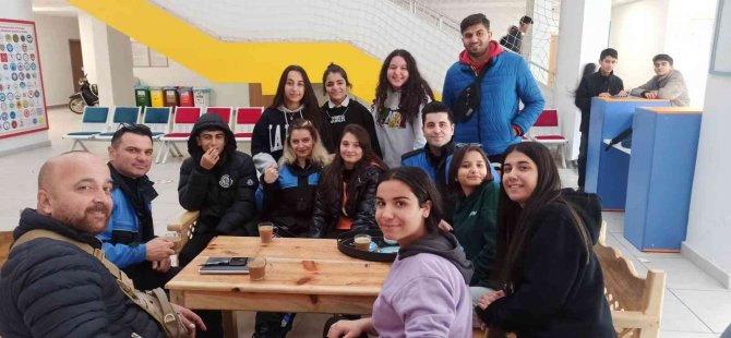 Cizre Polisi Liseli Öğrencilere Polislik Mesleğini Anlattı