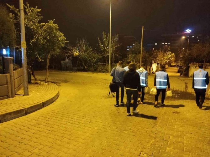 Aydın’da Gençler İhtiyaç Sahiplerine Nefes Oluyor